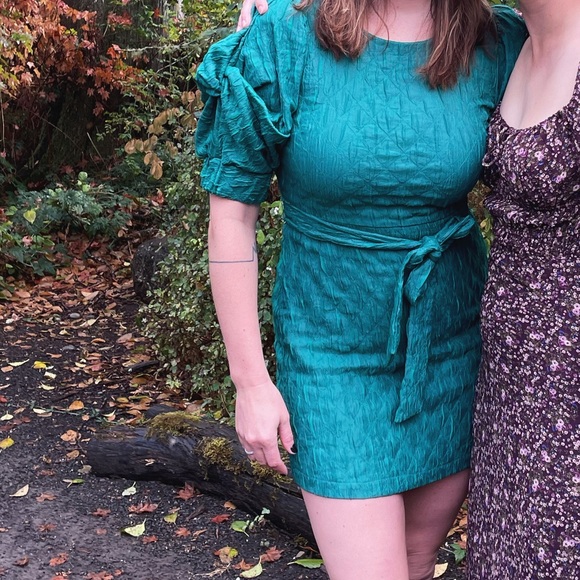 Topshop textured sleeve detail mini dress in green - Picture 2 of 5